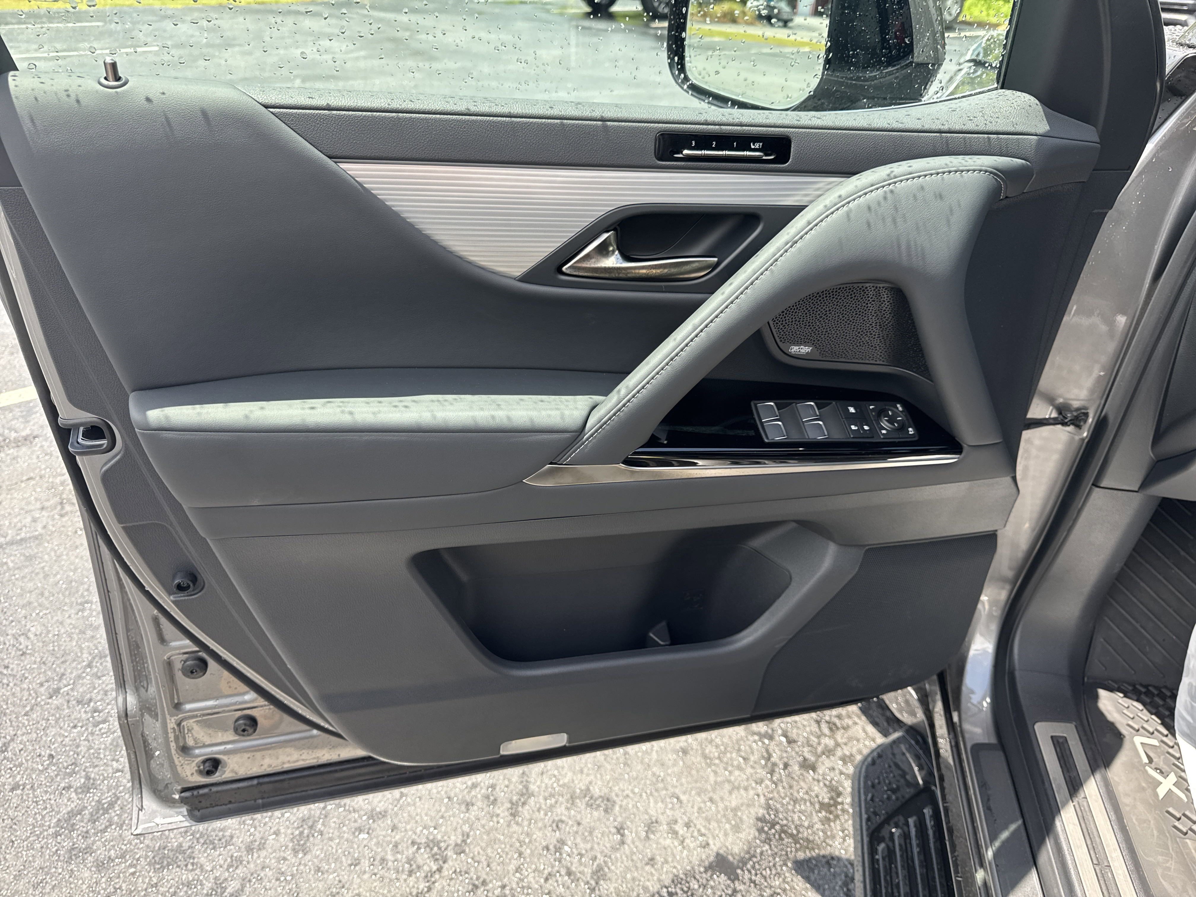 Used 2025 Lexus LX 700h F Sport image 24