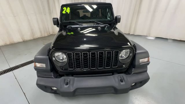 Used 2024 Jeep Wrangler Unlimited Sport AWD/4WD image 3