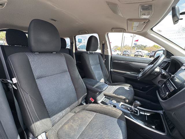 Used 2018 Mitsubishi Outlander SE image 9
