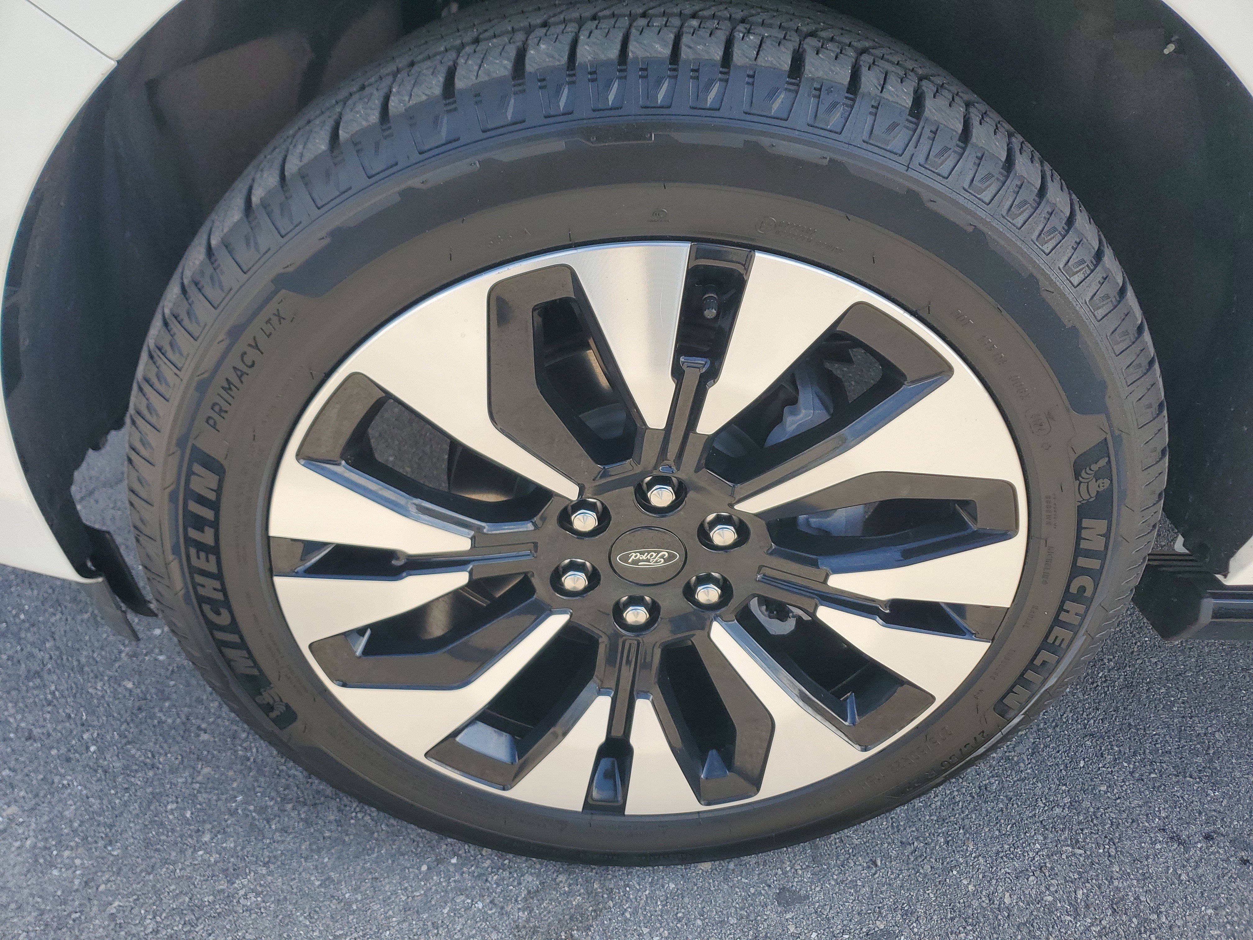 Used 2025 Ford Expedition Platinum w/ Driver's Package image 32