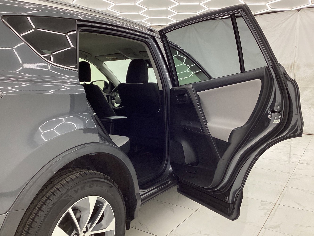 Used 2018 Toyota RAV4 LE image 23