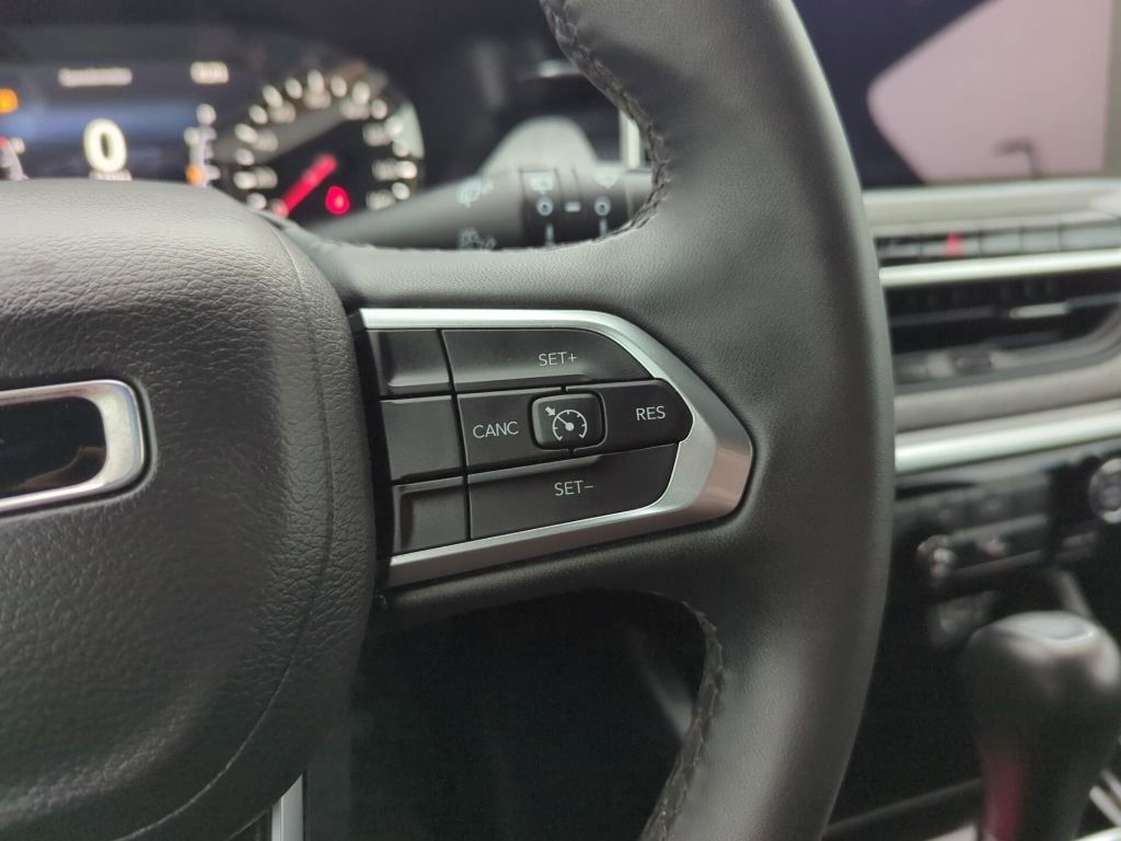 Used 2024 Jeep Compass Latitude image 24