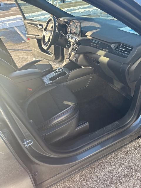Used 2025 Ford Escape ST-Line image 25
