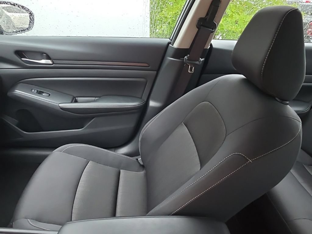 Used 2025 Nissan Altima 2.5 SV FWD image 26