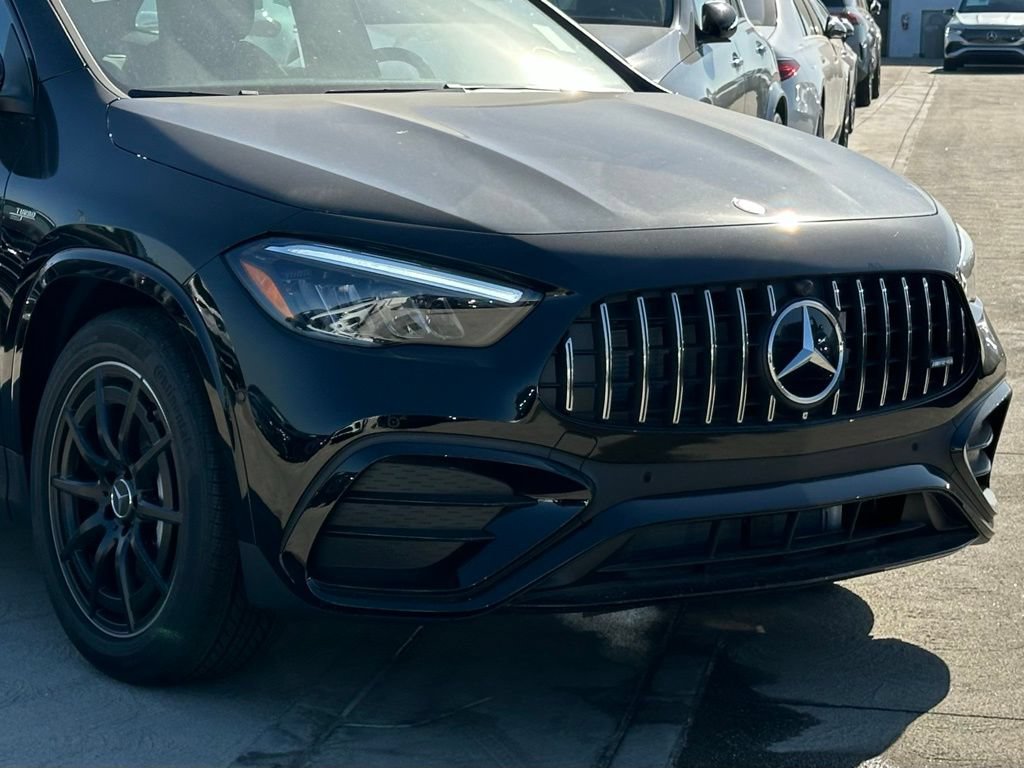 New 2025 Mercedes-Benz GLA 35 AMG 4MATIC image 3