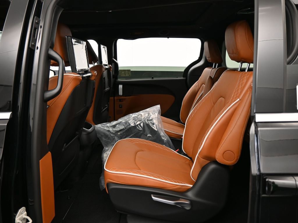 New 2026 Chrysler Pacifica Pinnacle image 31