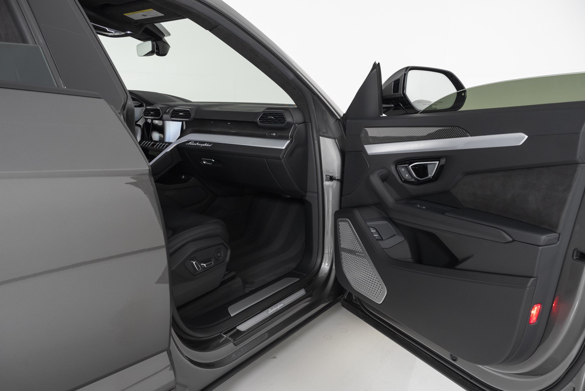 Used 2021 Lamborghini Urus AWD/4WD image 26
