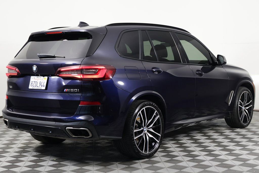 Used 2022 BMW X5 M50i image 4