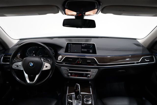 Used 2020 BMW 745e xDrive image 14