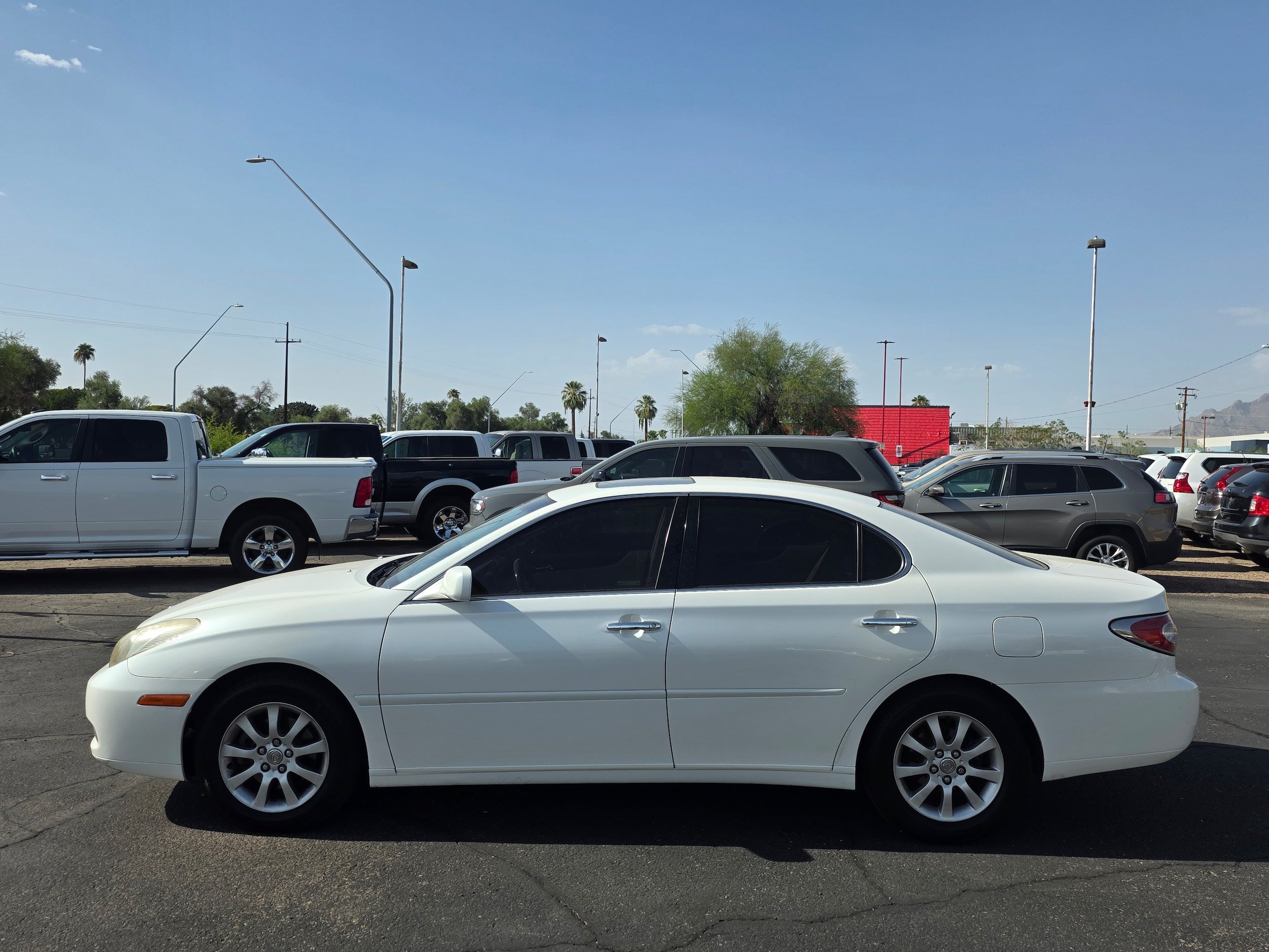 Used 2004 Lexus ES 330 FWD image 2