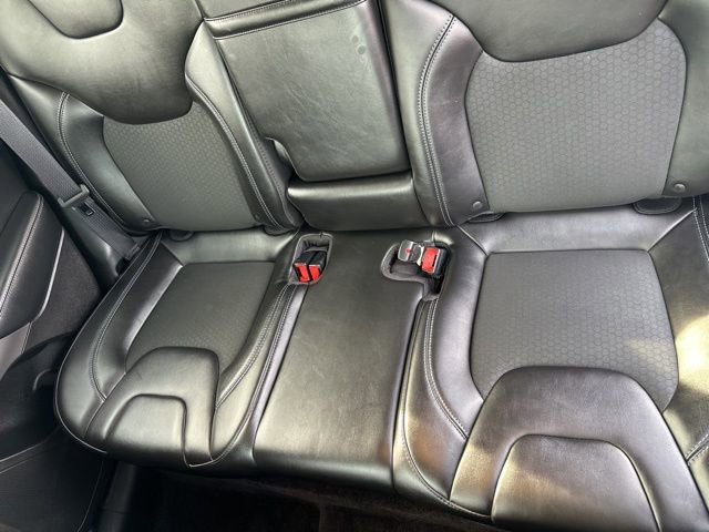 Used 2019 Jeep Cherokee Latitude Plus w/ Comfort/Convenience Group image 17