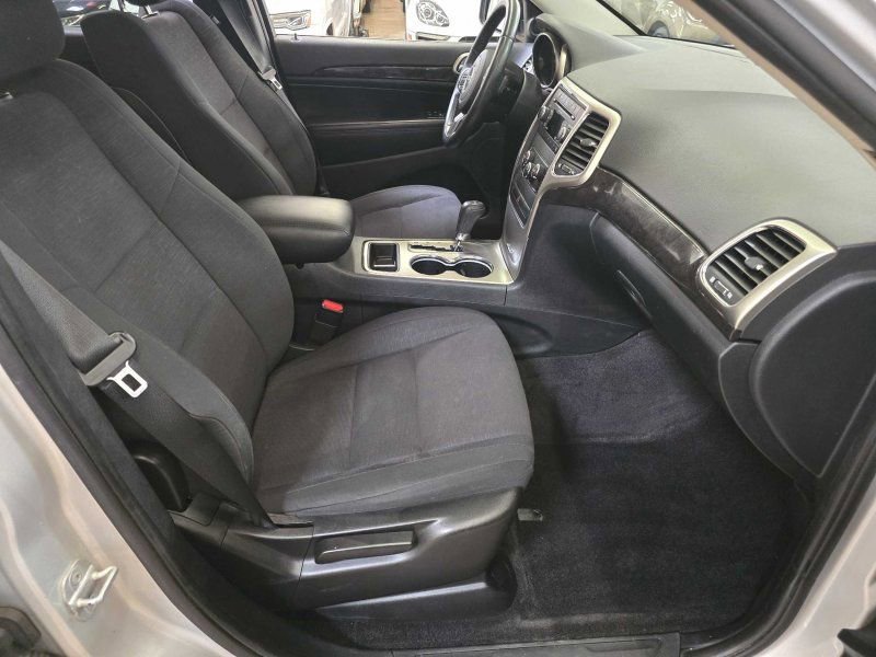 Used 2011 Jeep Grand Cherokee Laredo AWD/4WD image 5