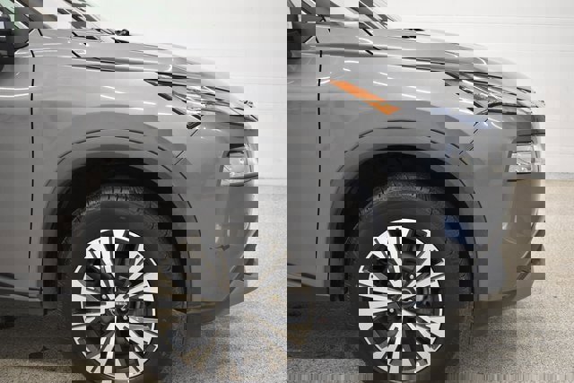 Used 2023 Nissan Rogue SV image 13