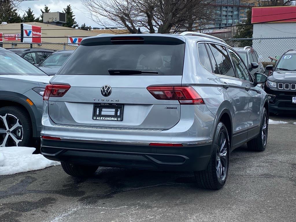 Used 2023 Volkswagen Tiguan SE w/ Panoramic Sunroof Package AWD/4WD image 3