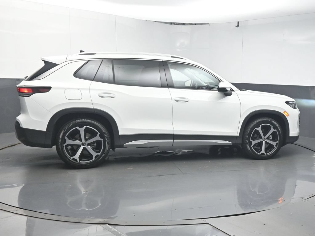 New 2026 Volkswagen Tiguan SE FWD image 8