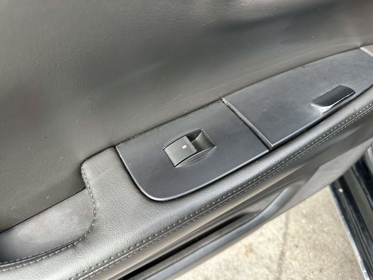 Used 2011 Cadillac DTS Limousine image 46