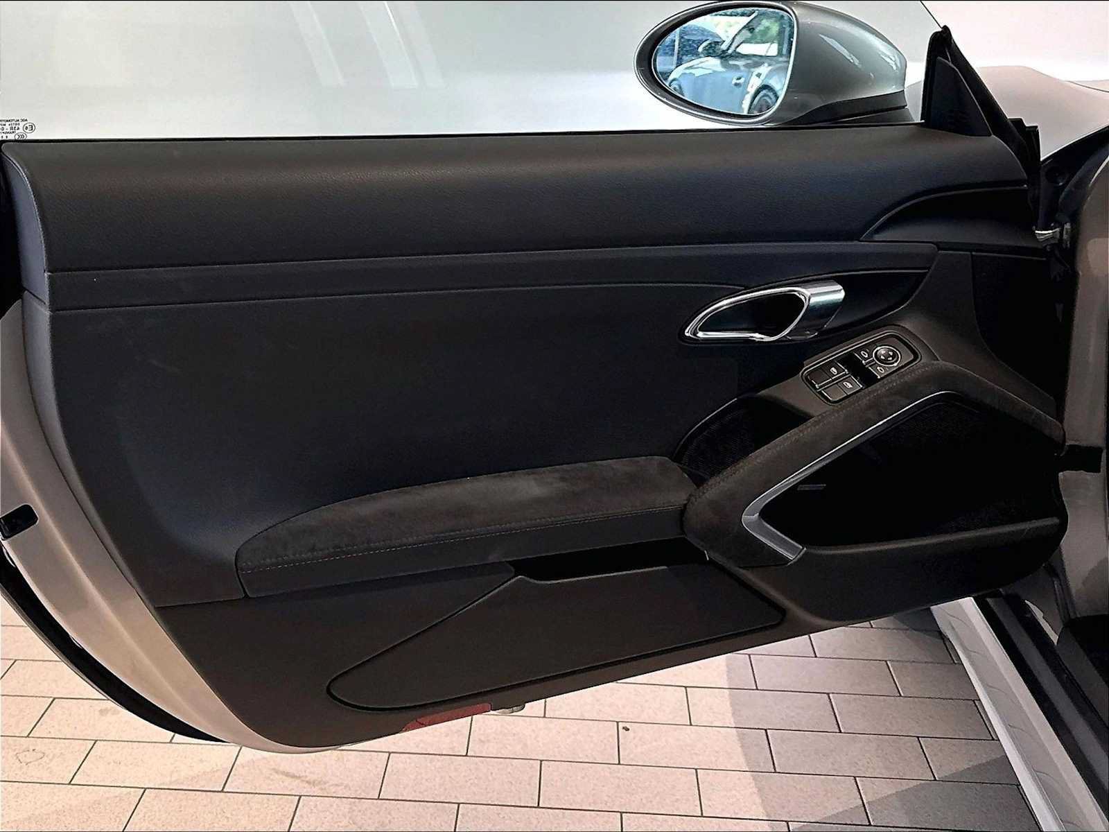 Used 2018 Porsche 718 Cayman GTS RWD image 26