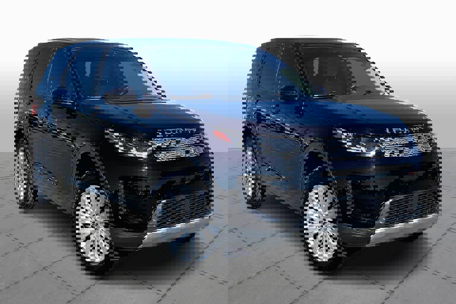 Used 2020 Land Rover Discovery Sport SE image 3