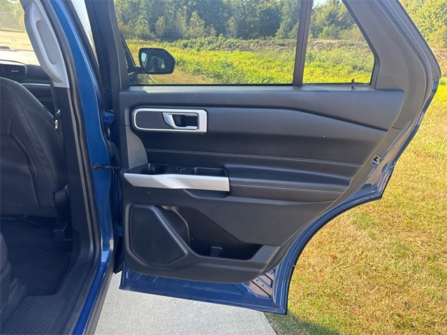 Used 2022 Ford Explorer XLT image 40