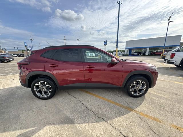 Used 2025 Chevrolet Trax LT w/ LT Convenience Package FWD image 8