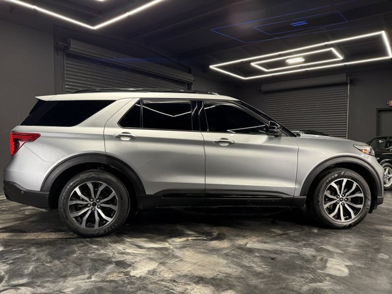 Used 2020 Ford Explorer ST w/ Premium Technology Package AWD/4WD image 4