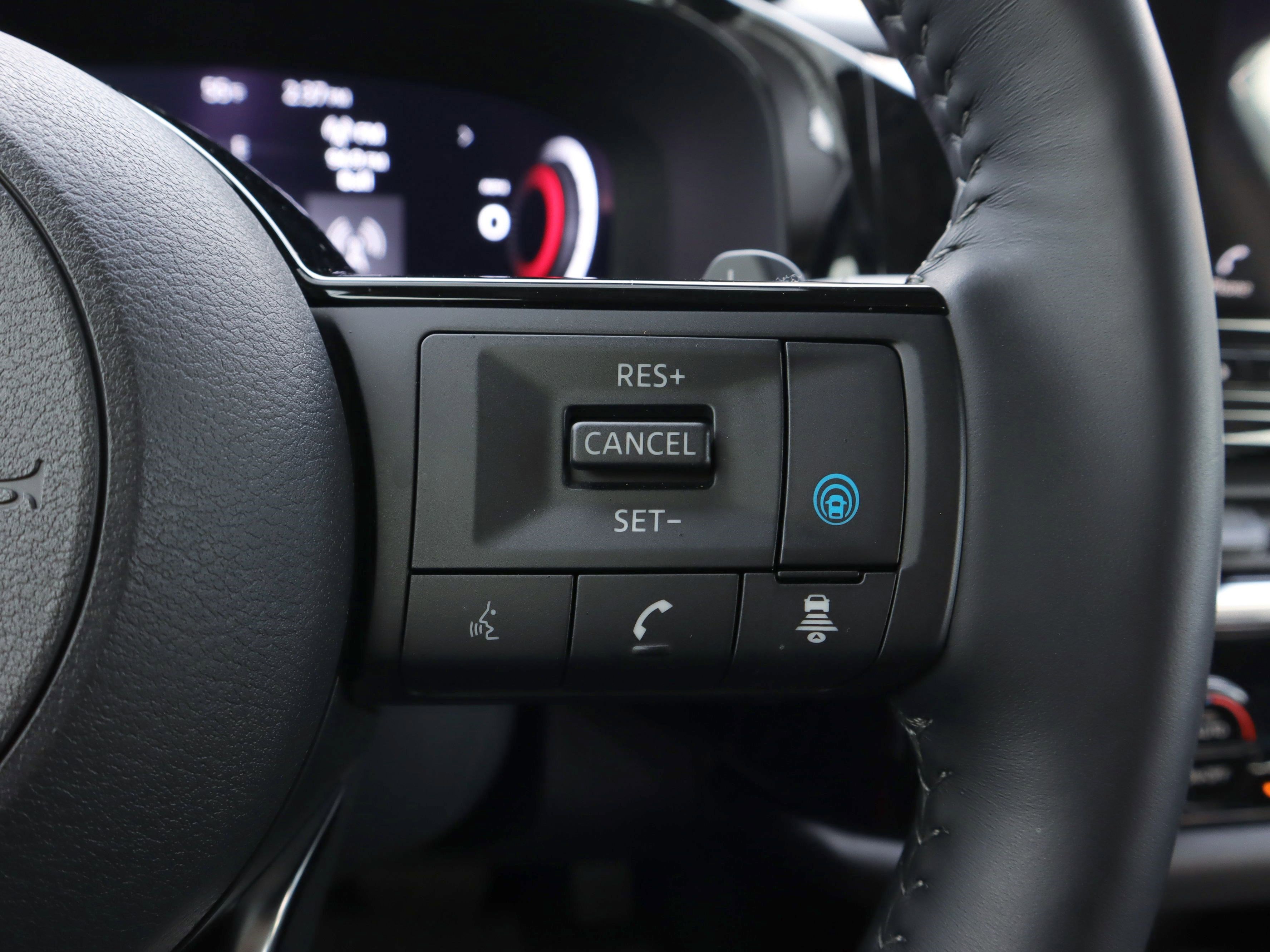 Used 2024 Nissan Pathfinder Platinum image 20