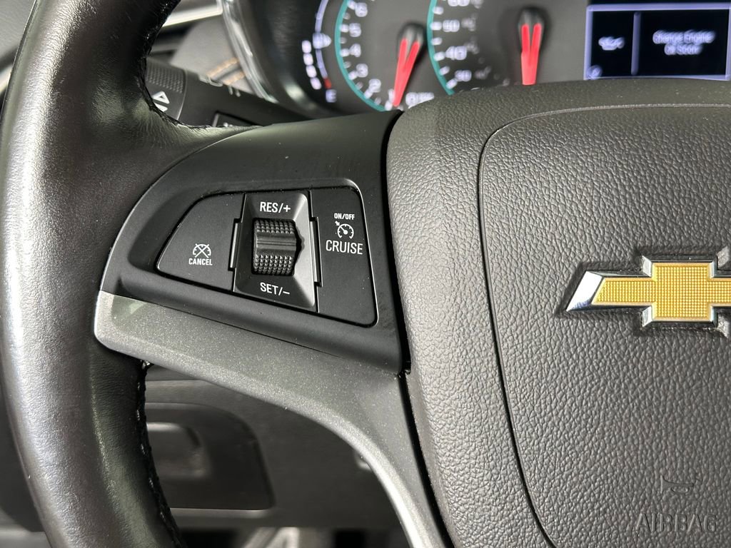 Used 2019 Chevrolet Trax LT w/ Sun & Sound Package AWD/4WD image 10