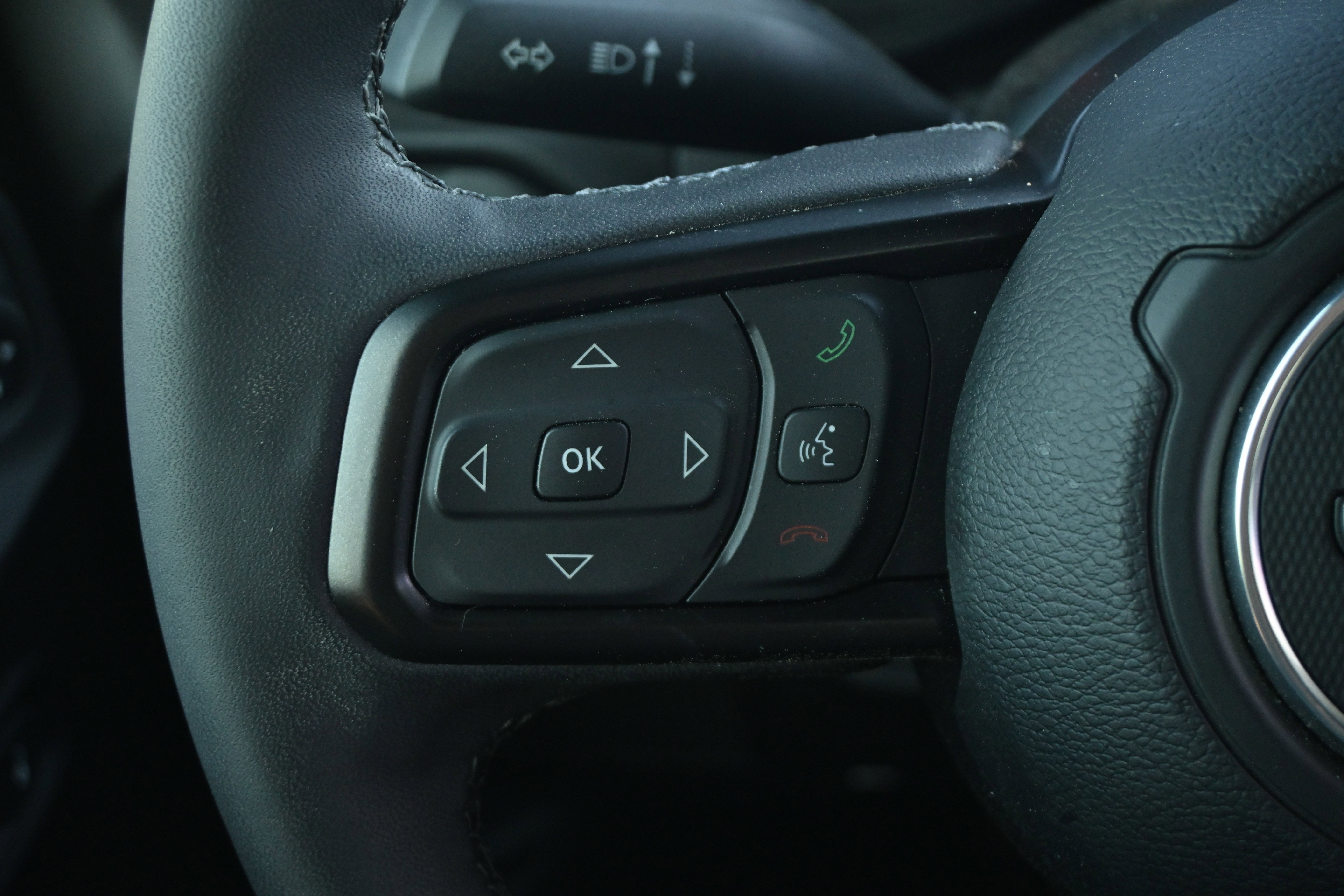 Used 2025 Jeep Wrangler Sport S image 31