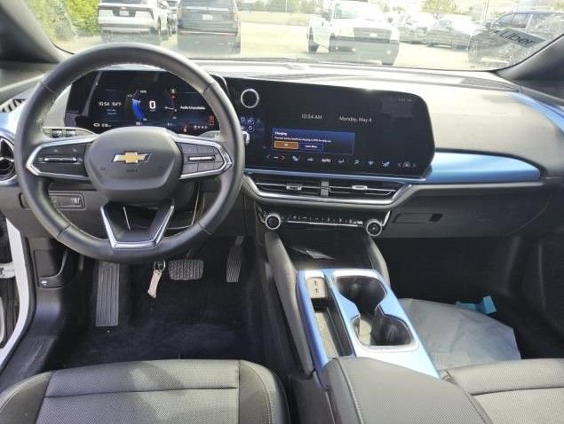 Used 2025 Chevrolet Equinox EV LT w/ Convenience Package FWD image 2