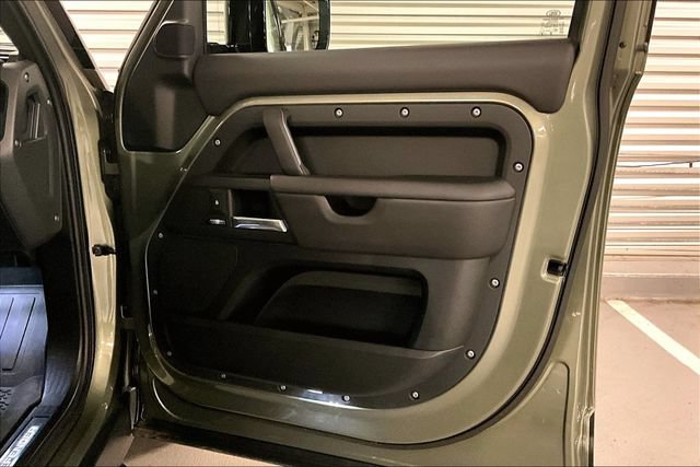 Certified 2025 Land Rover Defender 130 X-Dynamic SE AWD/4WD image 27