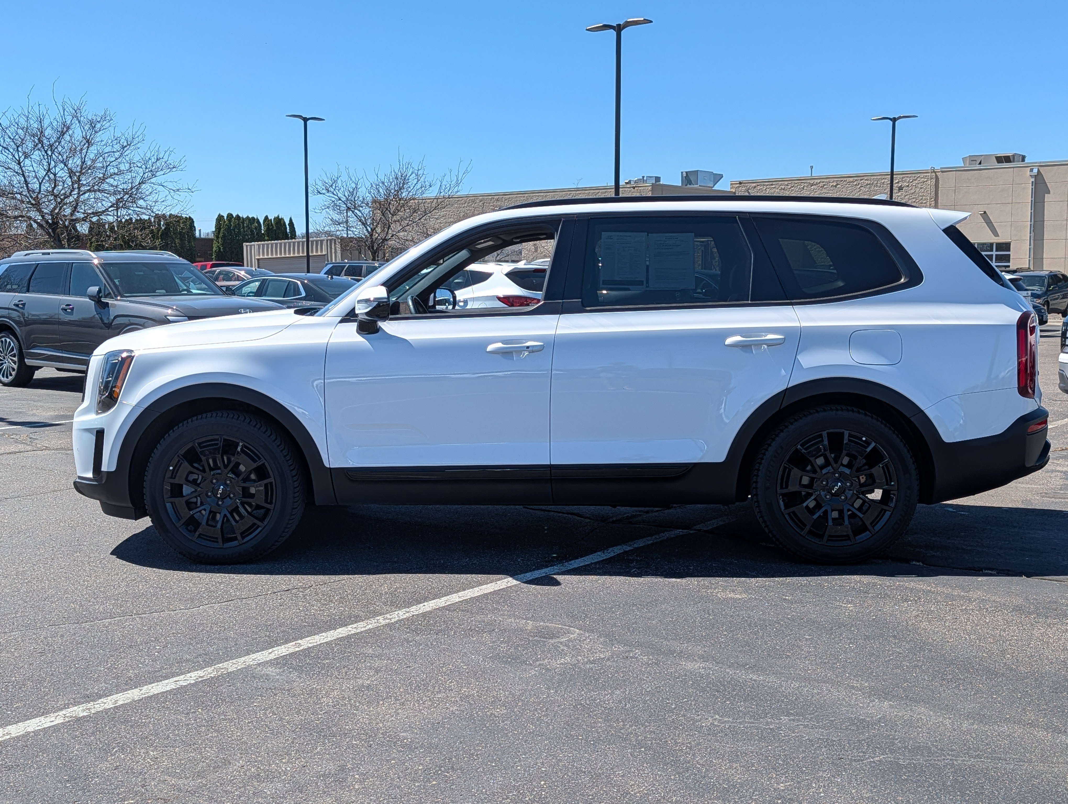 Used 2022 Kia Telluride SX w/ Nightfall Edition Package AWD/4WD image 2