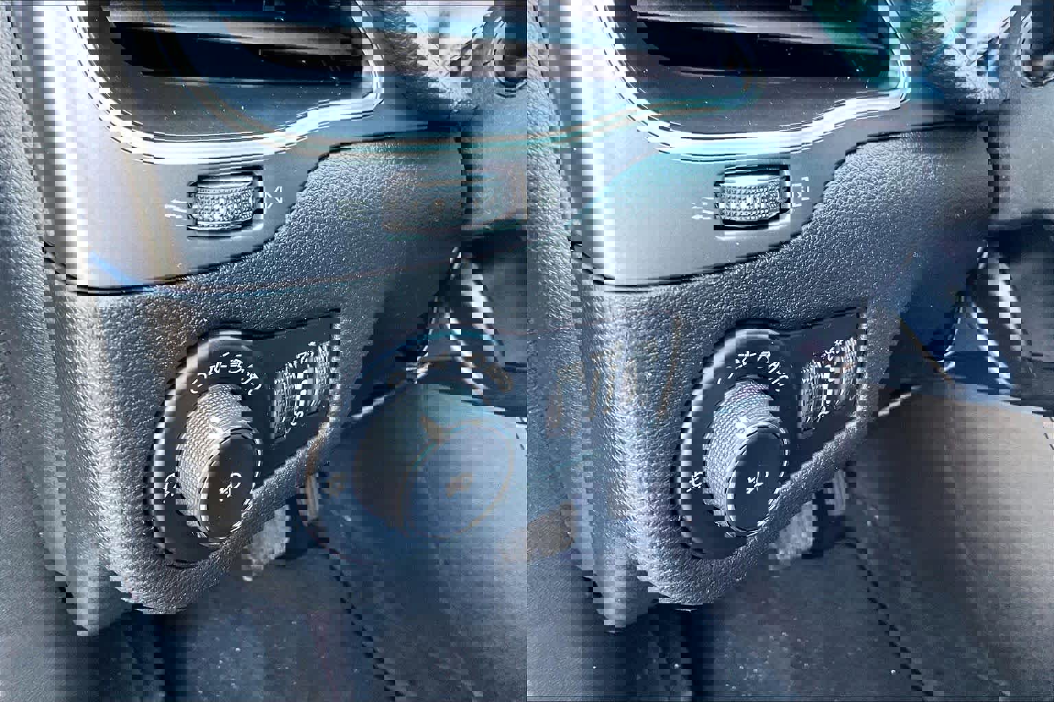 Used 2019 Jeep Cherokee Latitude Plus image 32