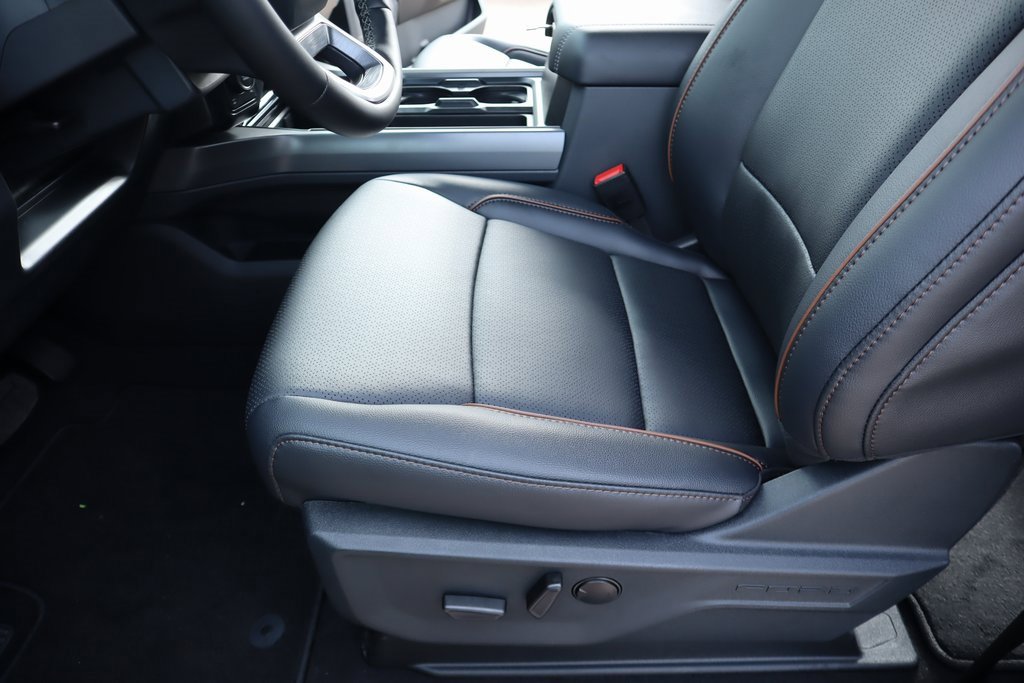 New 2026 Ford F250 Lariat w/ Black Appearance Package image 13