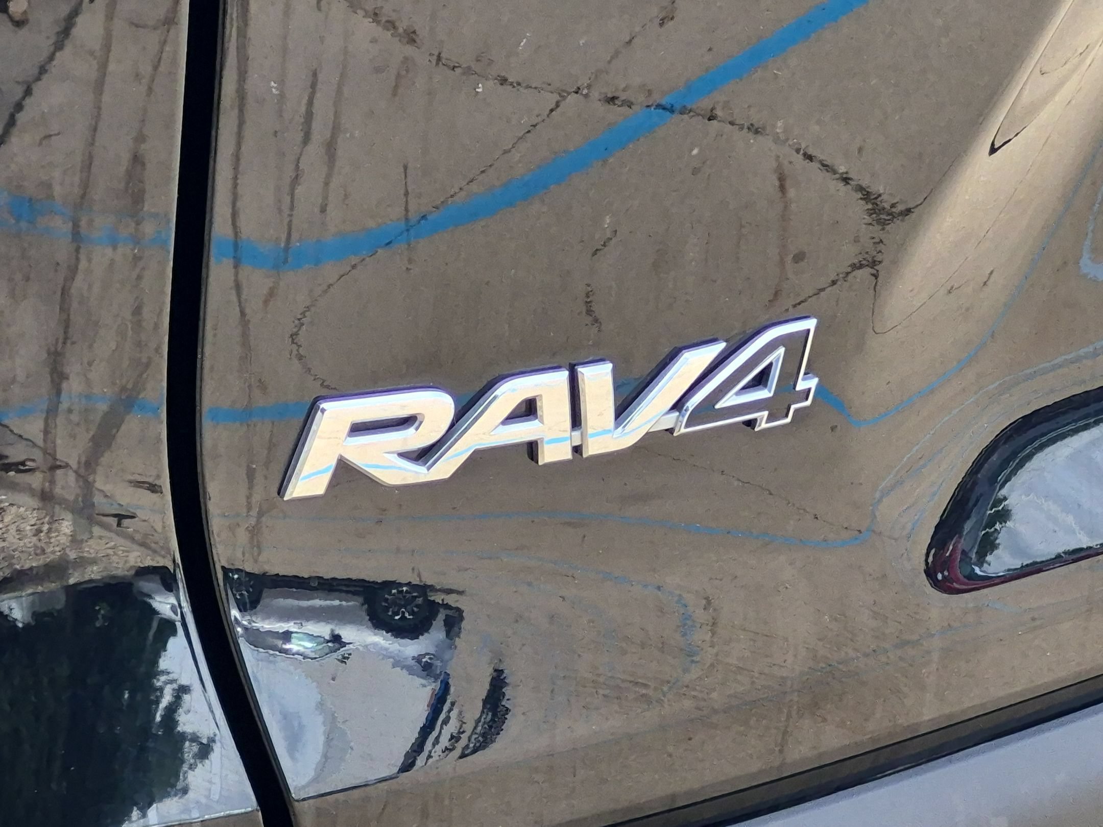 Used 2023 Toyota RAV4 LE AWD/4WD image 25