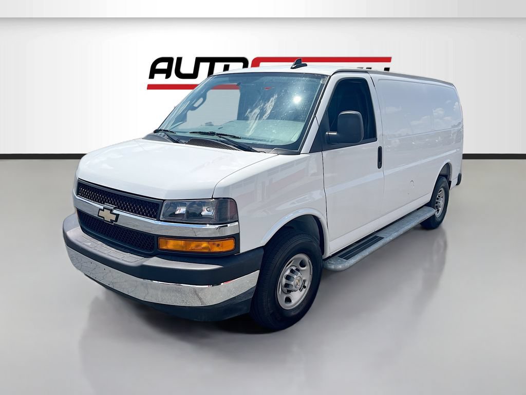 Used 2025 Chevrolet Express 2500 w/ Driver Convenience Package RWD image 3