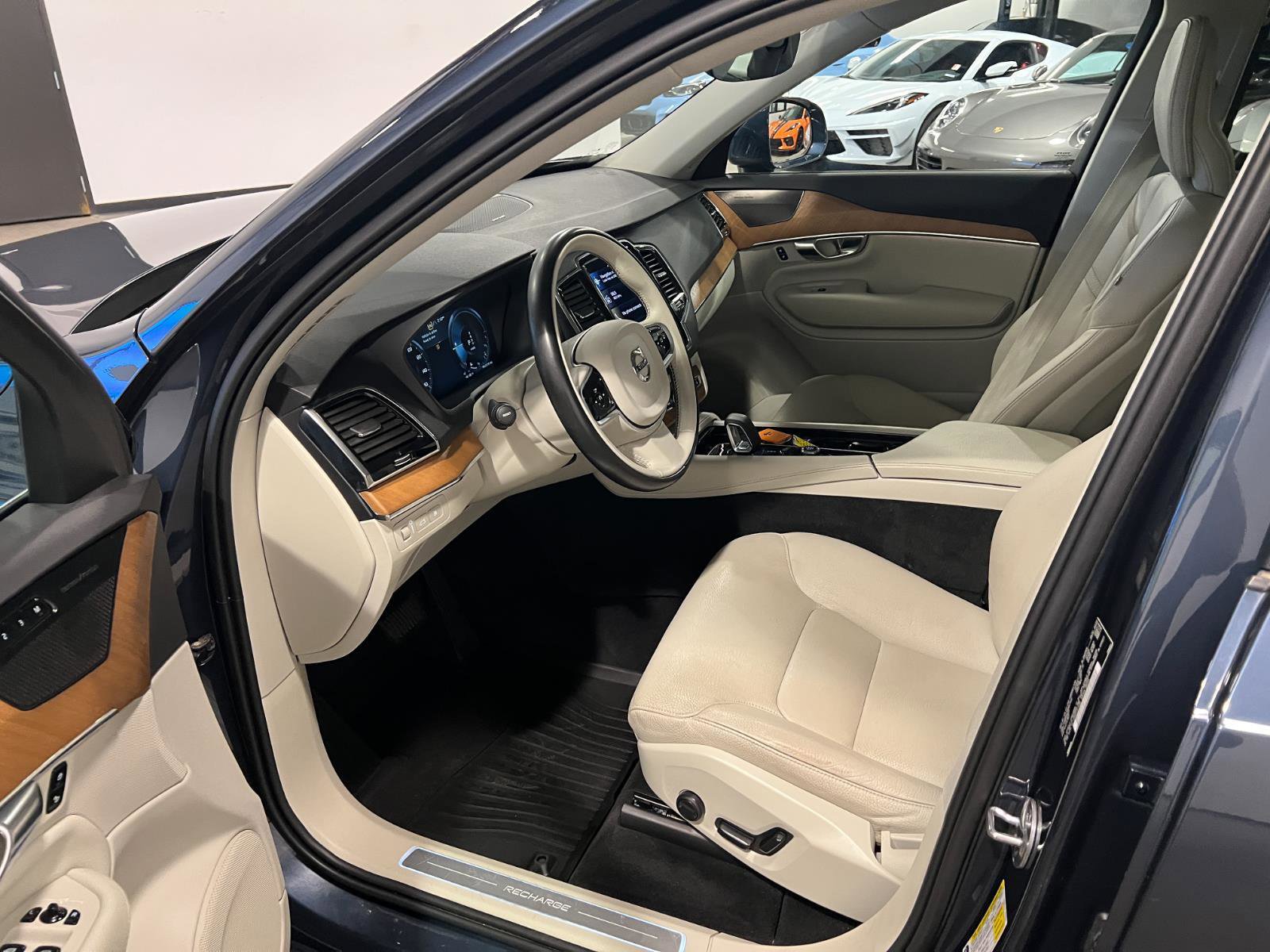 Used 2022 Volvo XC90 T8 Inscription Expression w/ Advanced Package image 10