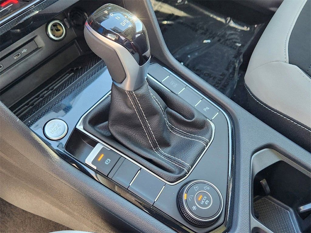 New 2025 Volkswagen Taos SE image 16