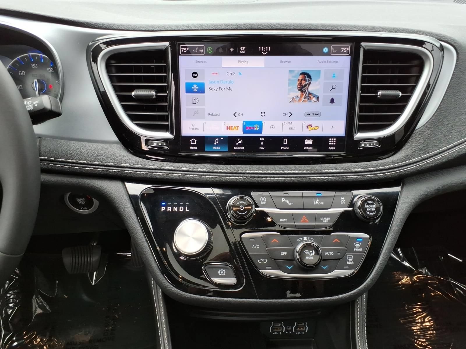 Used 2025 Chrysler Pacifica Limited FWD image 21