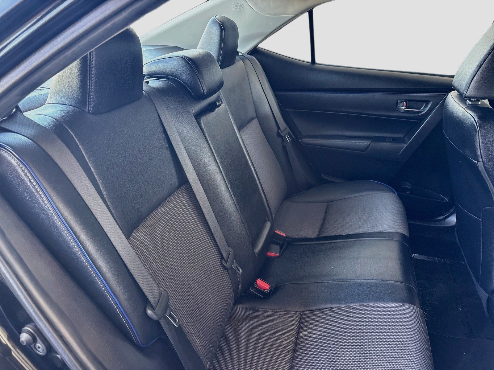 Used 2019 Toyota Corolla SE FWD image 18