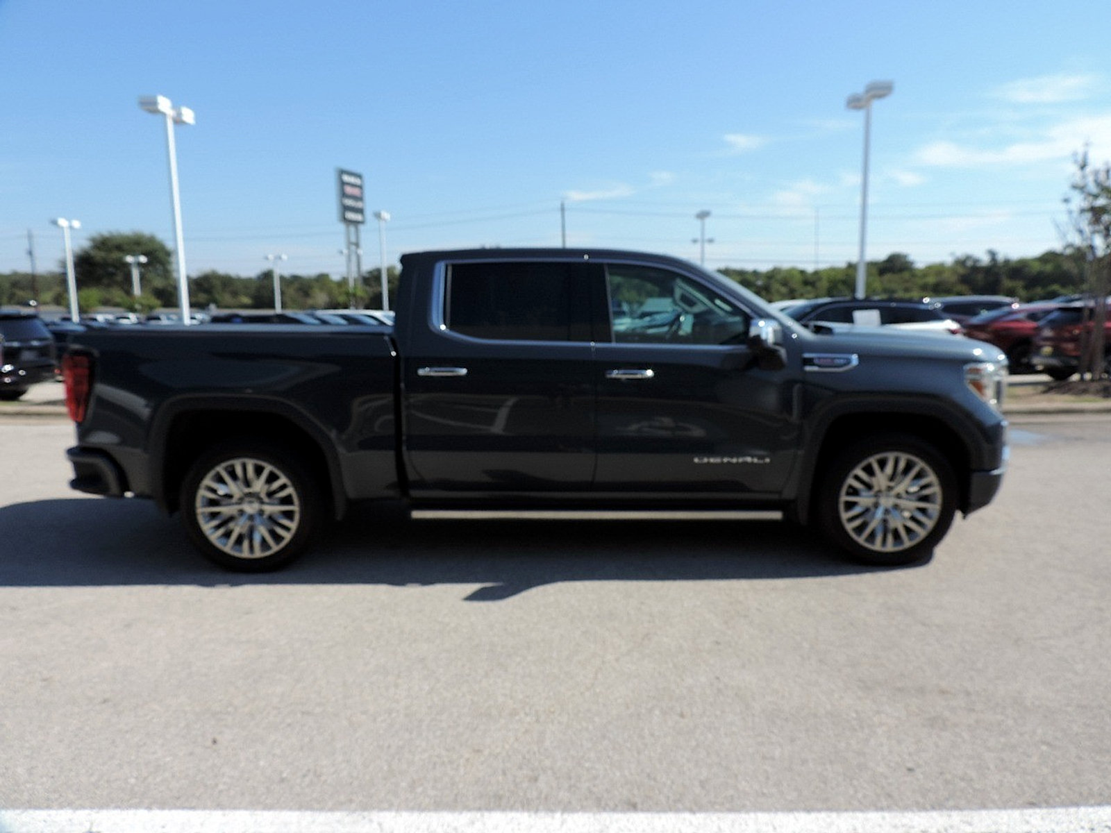Used 2019 GMC Sierra 1500 Denali w/ Denali Ultimate Package AWD/4WD image 4