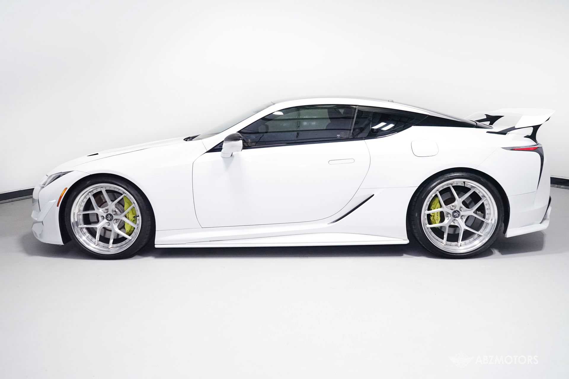 Used 2018 Lexus LC 500 Coupe w/ Performance Package RWD image 4
