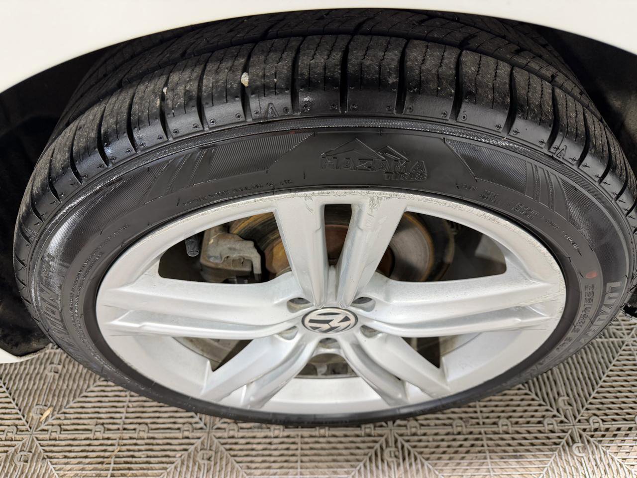 Used 2013 Volkswagen Passat TDI SEL Premium image 20