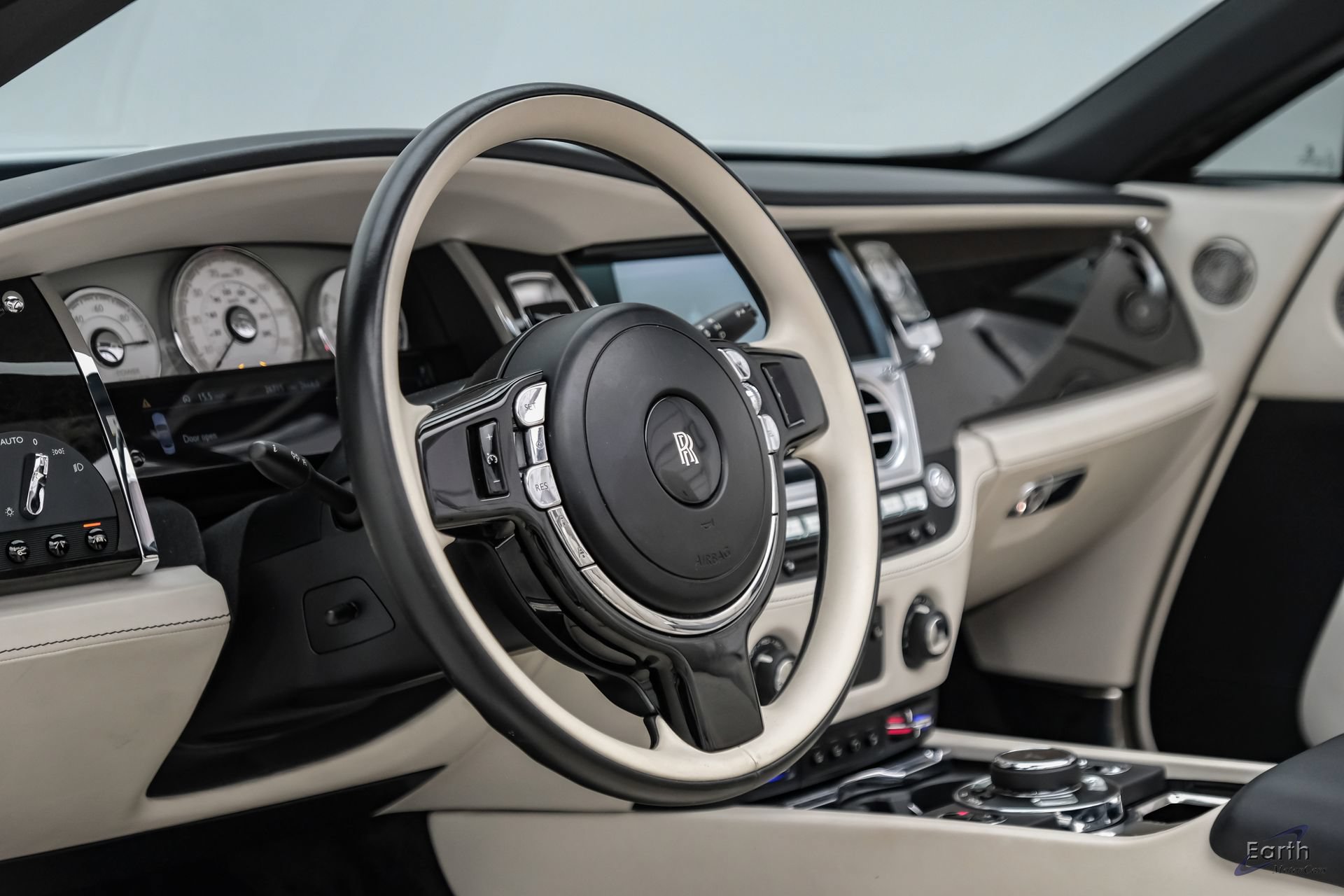 Used 2017 Rolls-Royce Dawn RWD image 52
