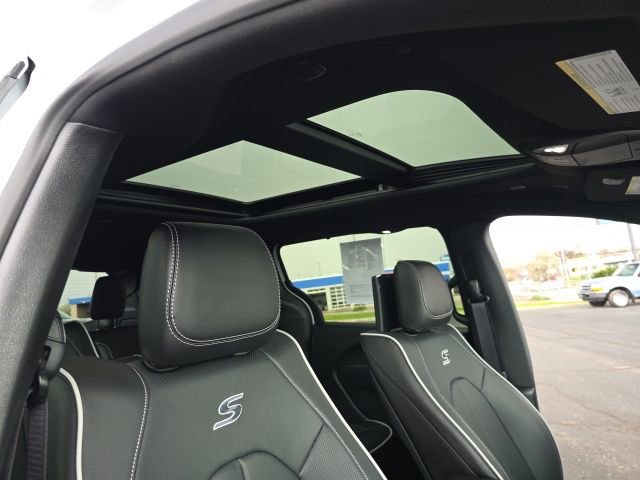 Used 2026 Chrysler Pacifica Premium image 42