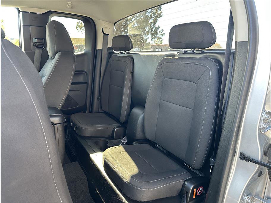 Used 2015 GMC Canyon SLE image 16