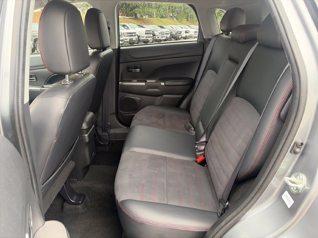 Used 2025 Mitsubishi Outlander Sport SE AWD/4WD image 23