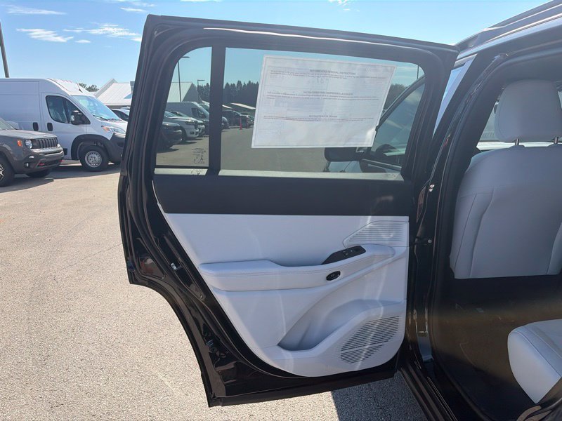 New 2026 Jeep Cherokee Laredo AWD/4WD image 12