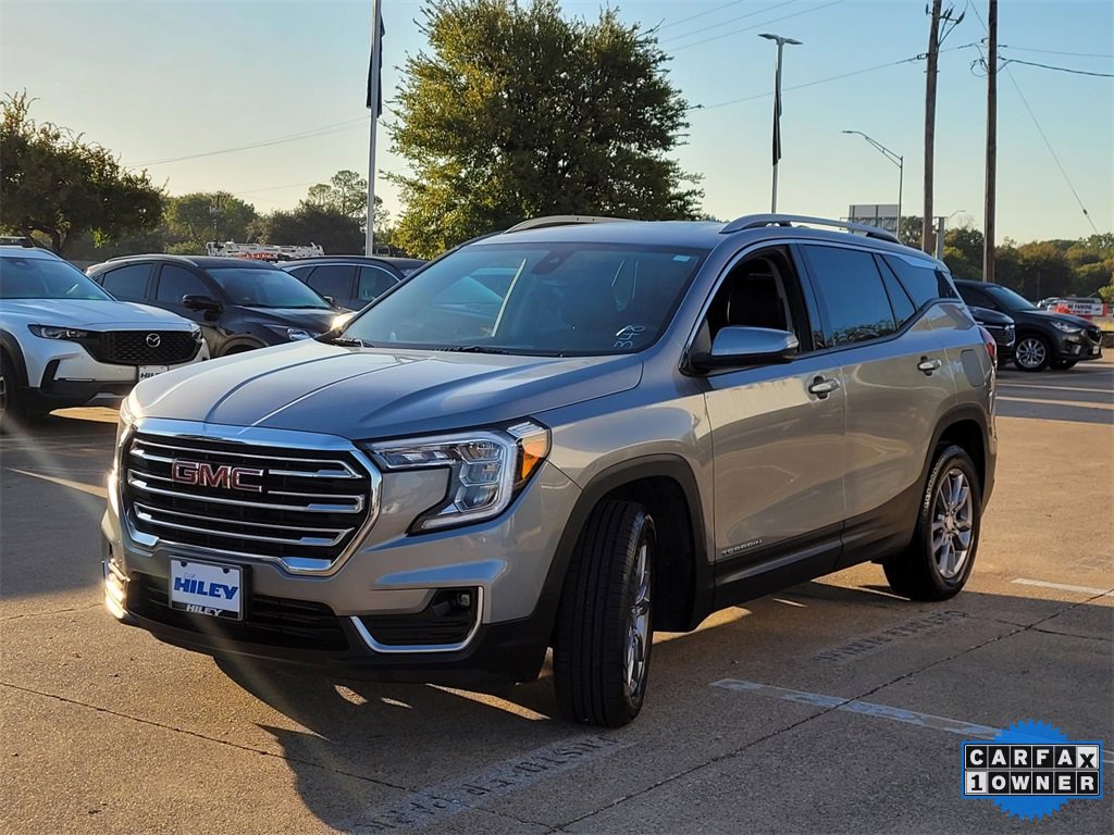 Used 2024 GMC Terrain SLT image 3
