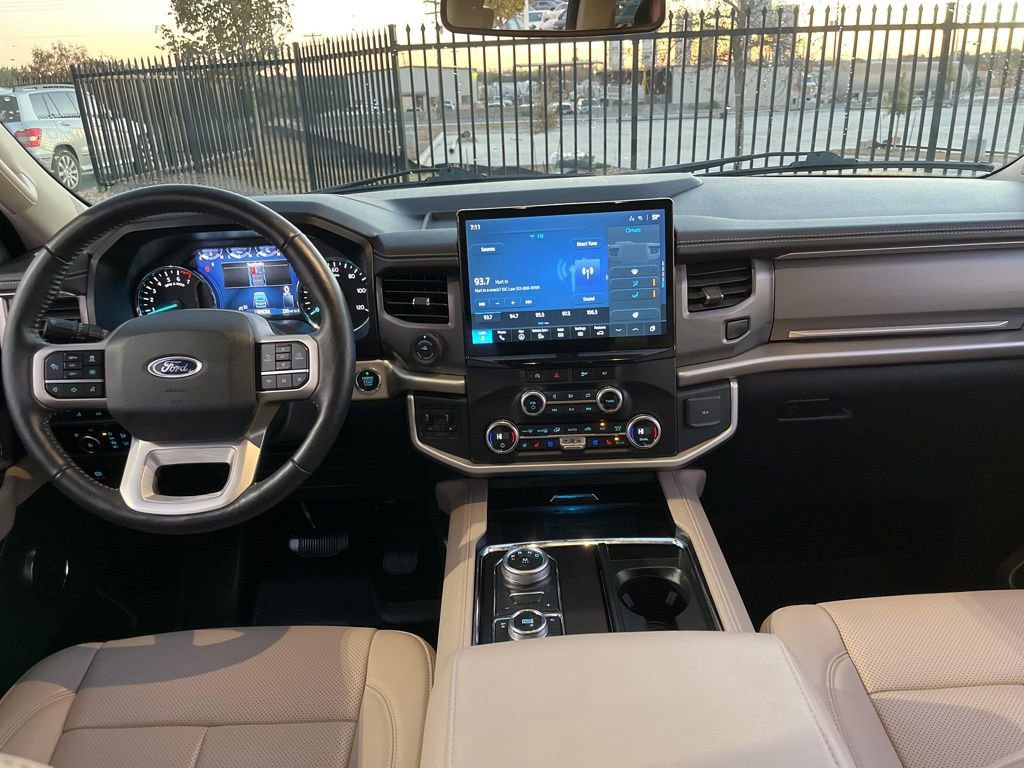 Used 2023 Ford Expedition Max XLT image 17