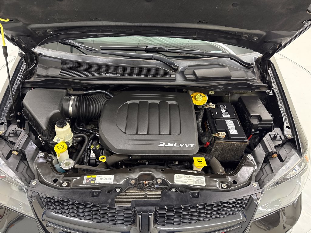 Used 2018 Dodge Grand Caravan SE FWD image 12